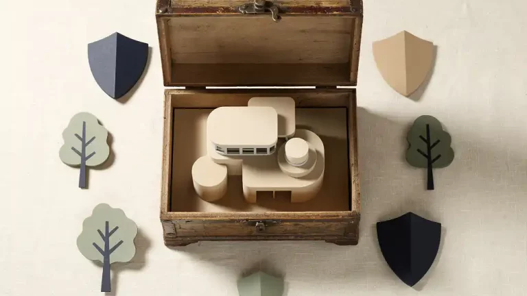 Klein architectuurmodel van een BV-bedrijfsstructuur in een houten familiekist, omgeven door schild- en boomsilhouetten op linnen ondergrond.