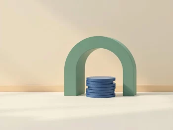 Marineblauw muntenstapel en saliegroen beschermende boog symboliseren BV-pensioen en AOW-integratie op crèmekleurige achtergrond