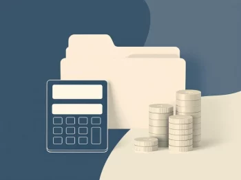 Calculator met muntstapel en map icoon in navy blauw en beige tinten, minimalistisch ontwerp voor pensioenplanning